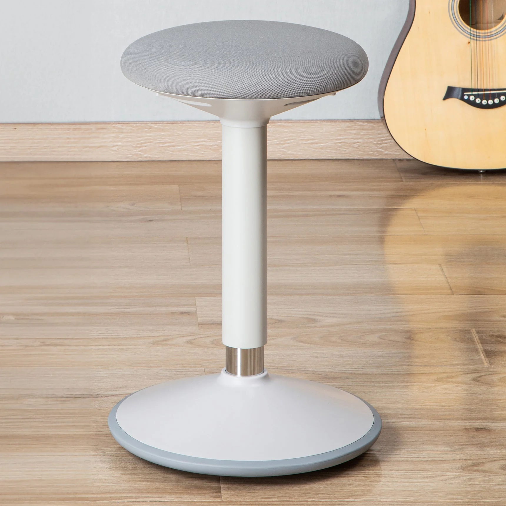 Desky Sit Stand Motion Stool - White
