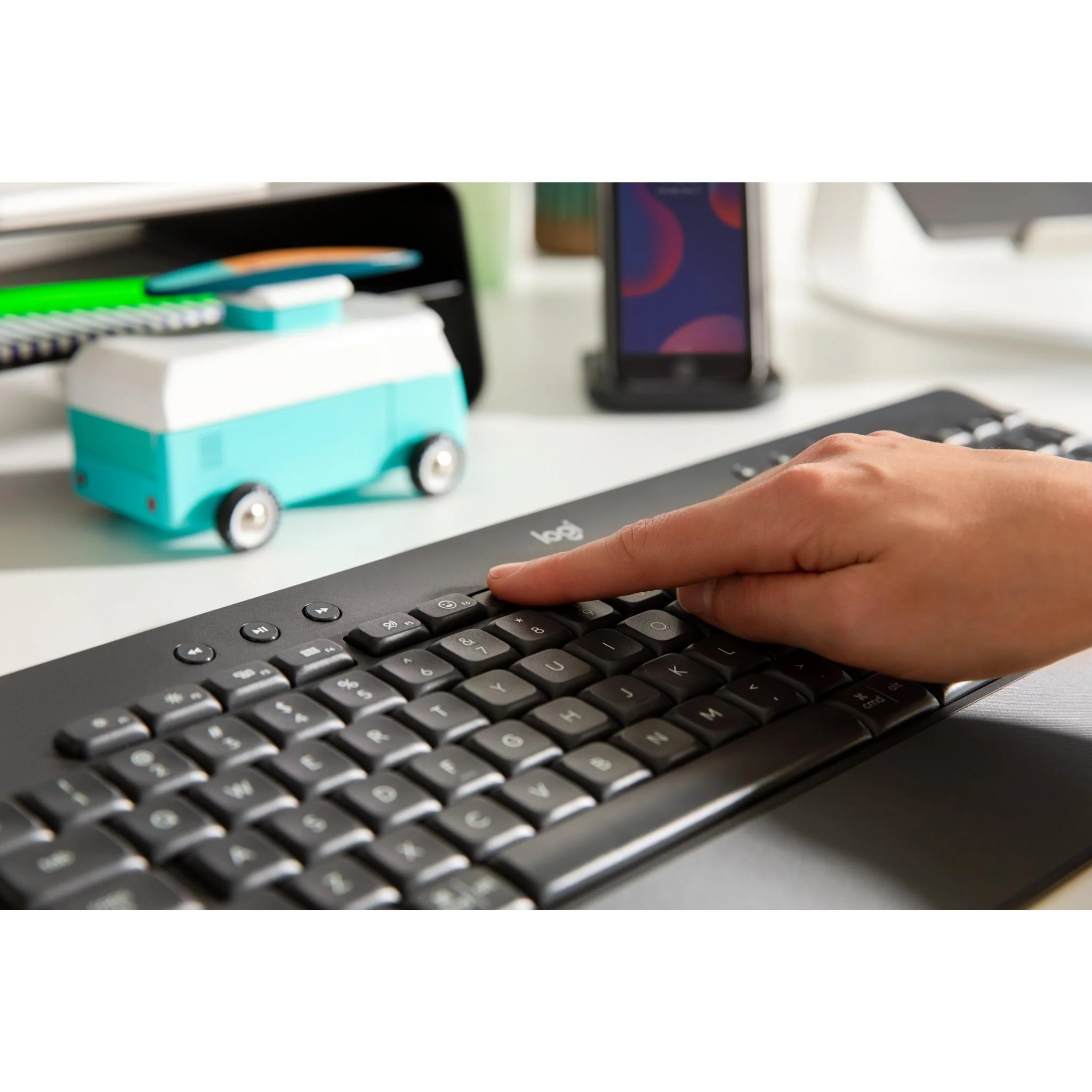 463-logitech-k650-signature-wireless-keyboard-graphite--12.webp Logitech K650 Signature Wireless Keyboard (Graphite)