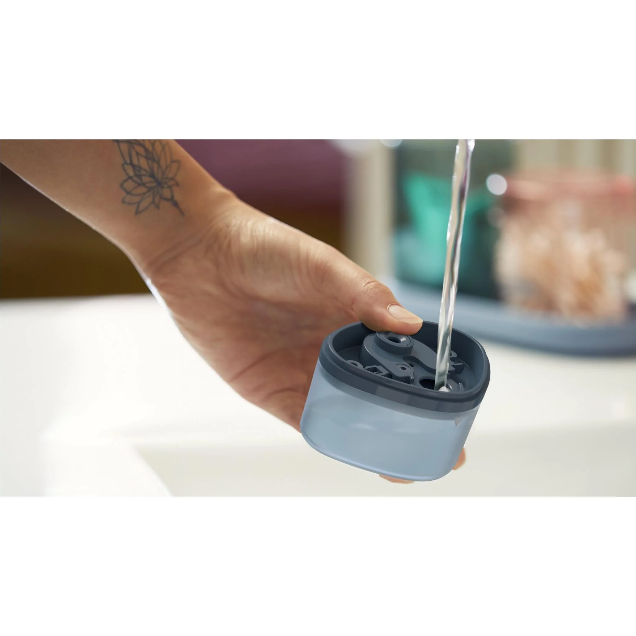 511-philips-3000-series-handheld-garment-steamer-blue--6.webp Philips 3000 Series Handheld Garment Steamer (Blue)