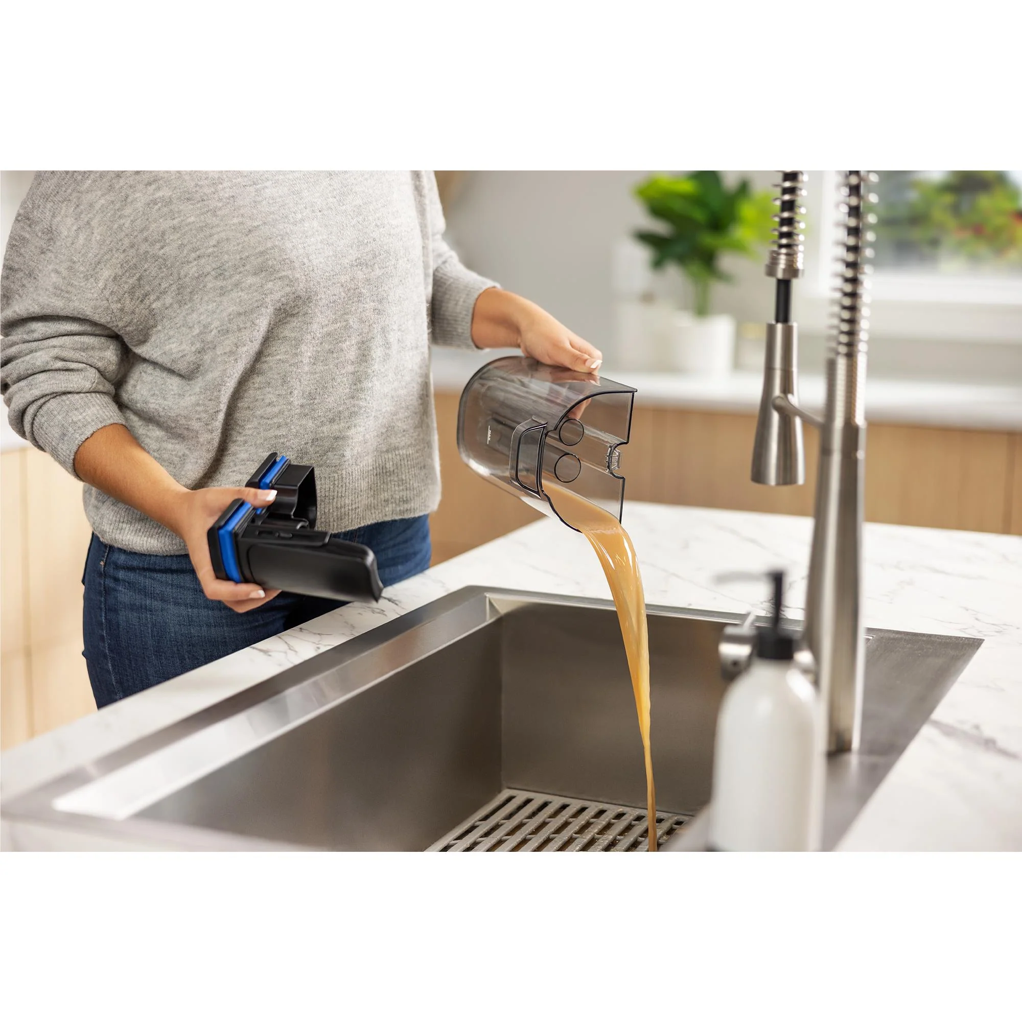 768-bissell-3861f-spotclean-portable-cleaner-7.webp Bissell 3861F SpotClean Portable Cleaner